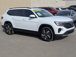 2025 Volkswagen Atlas with Pure White Exterior