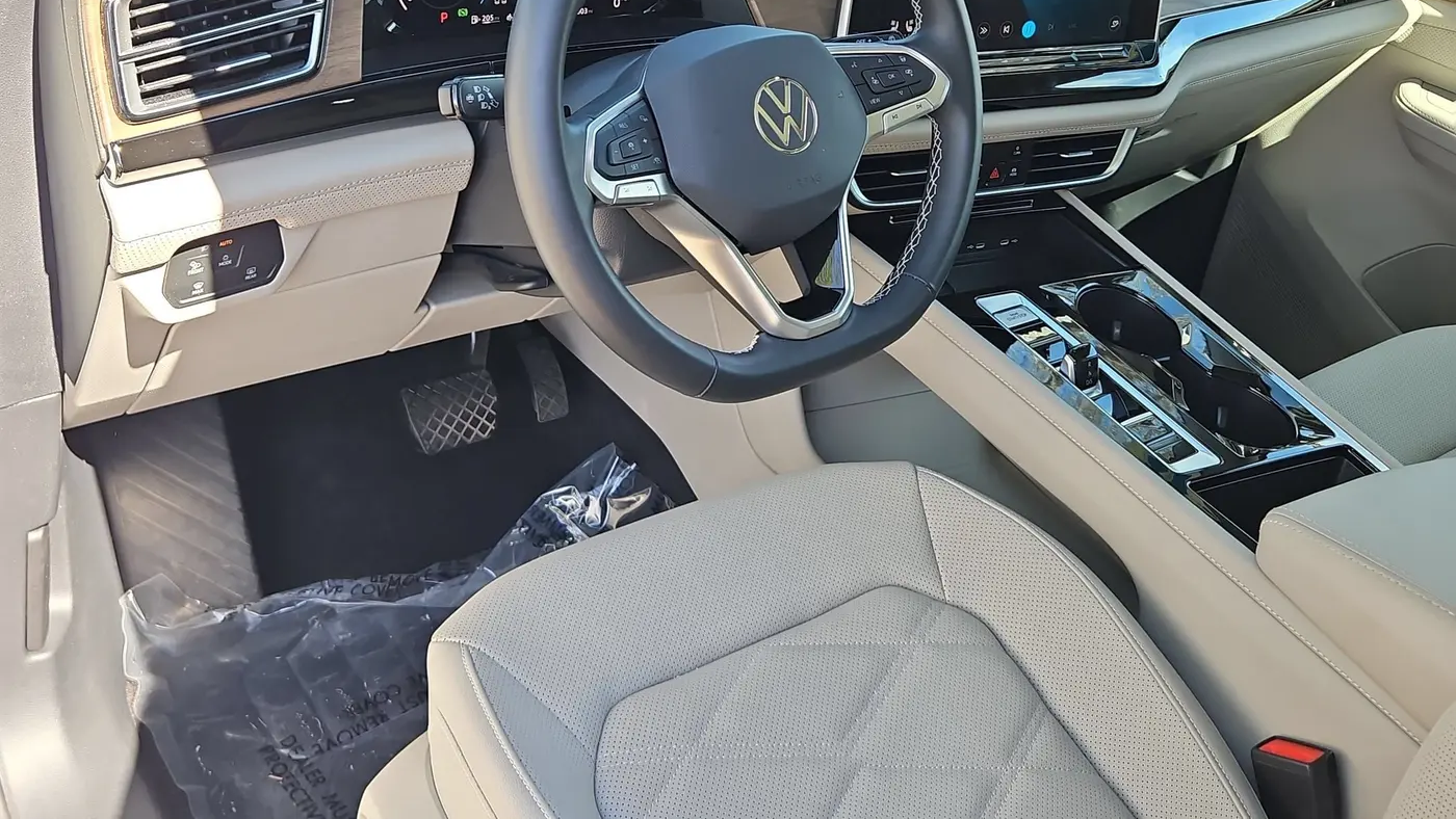 2025 Volkswagen Atlas SE