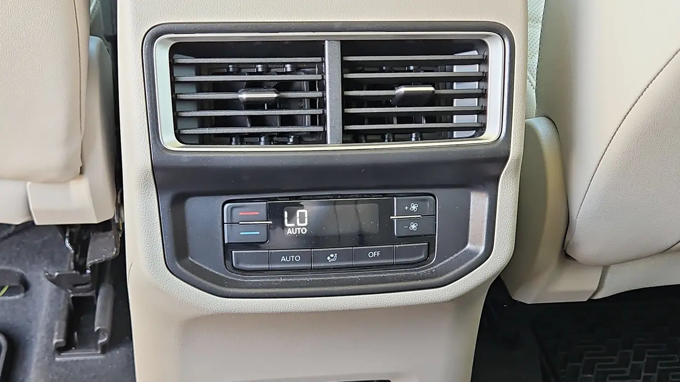 2025 Volkswagen Atlas SE