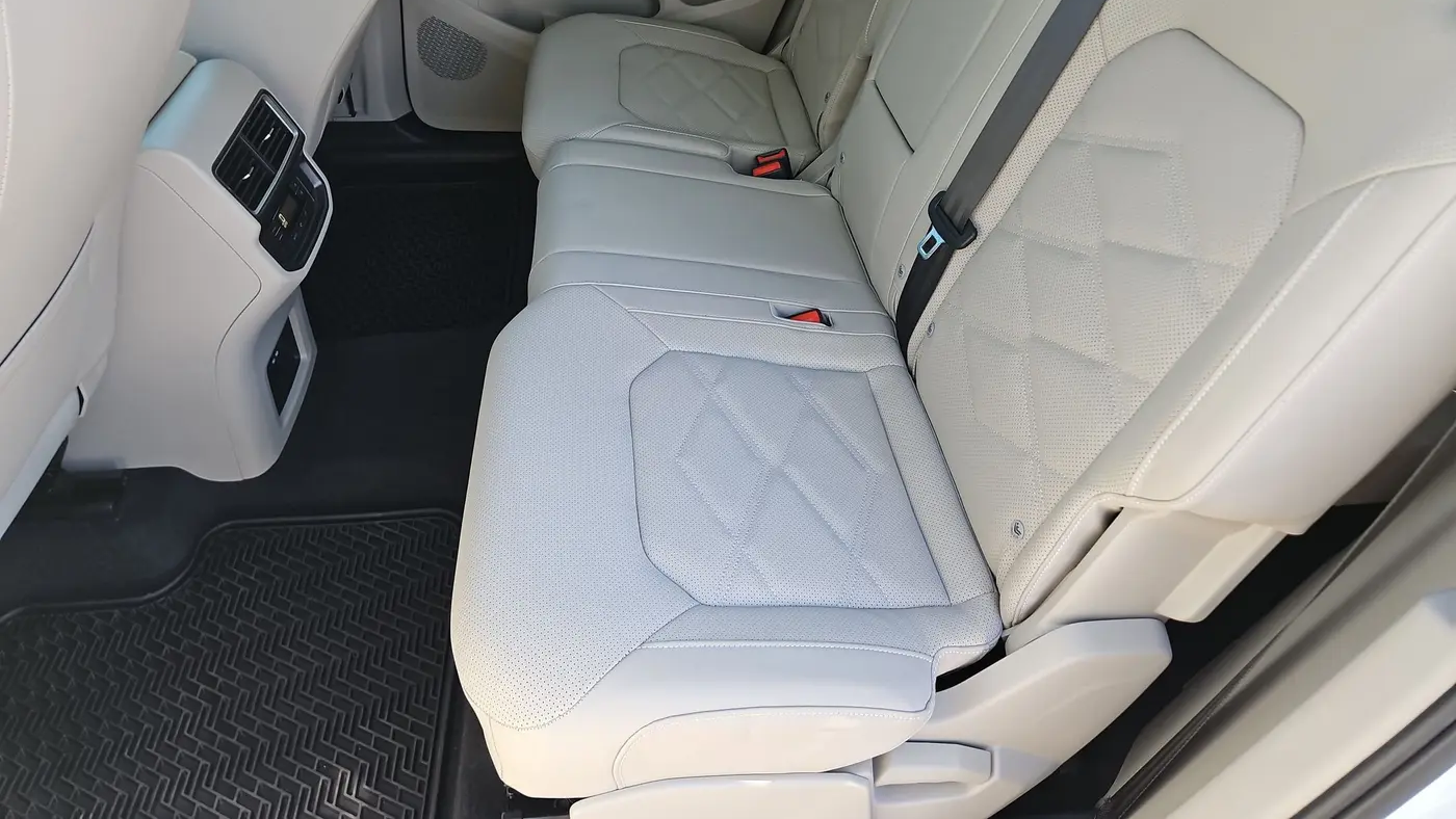 2025 Volkswagen Atlas SE