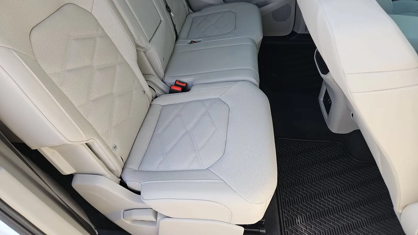 2025 Volkswagen Atlas SE