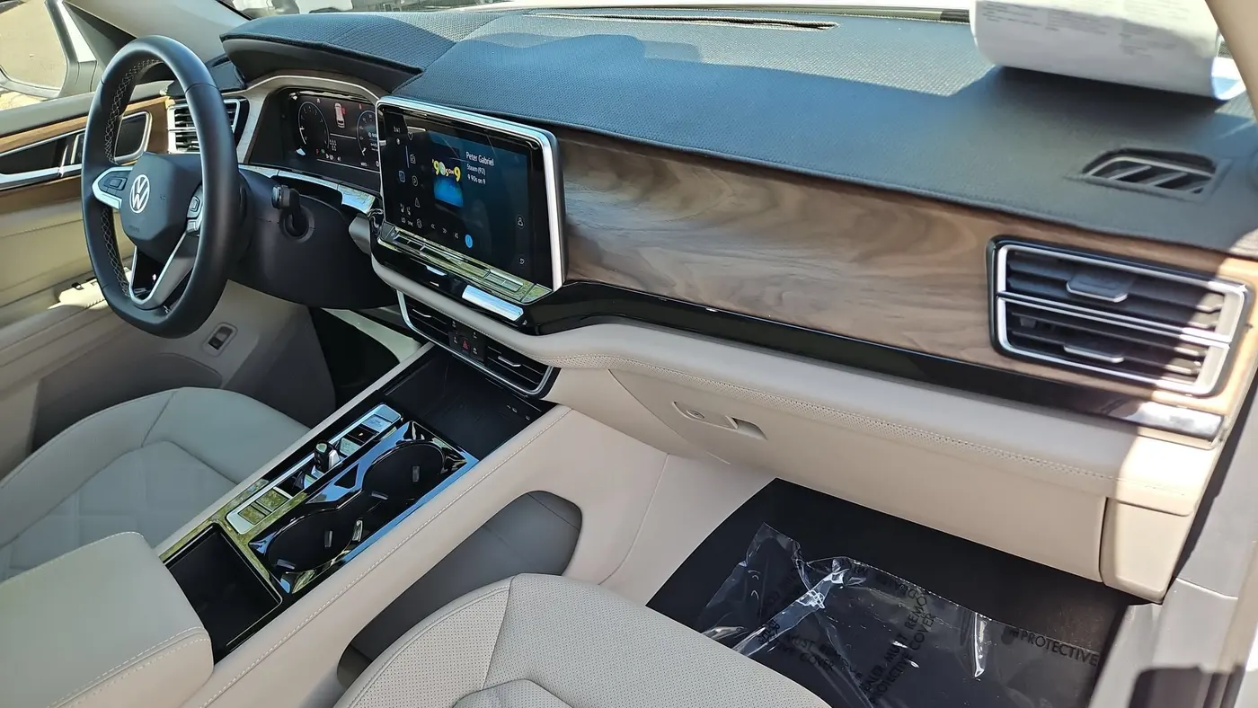 2025 Volkswagen Atlas SE