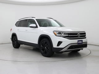 2022 Volkswagen Atlas with Pure White Exterior