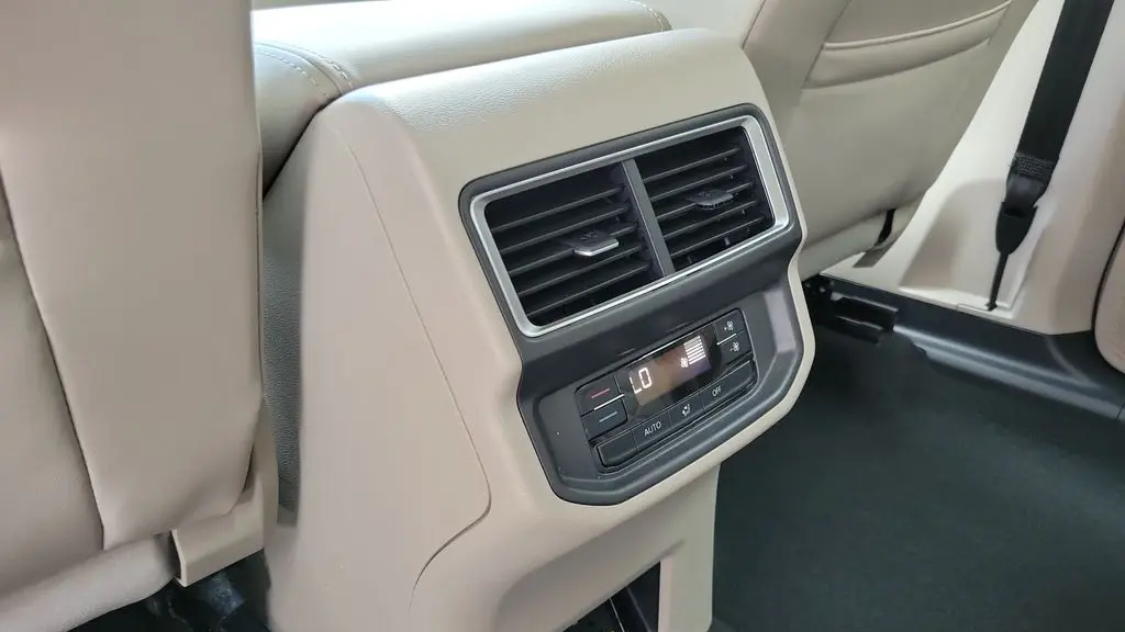 2024 Volkswagen Atlas SE