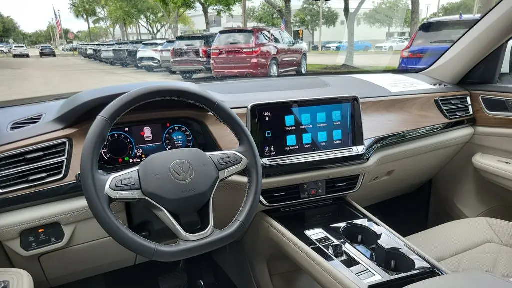 2024 Volkswagen Atlas SE