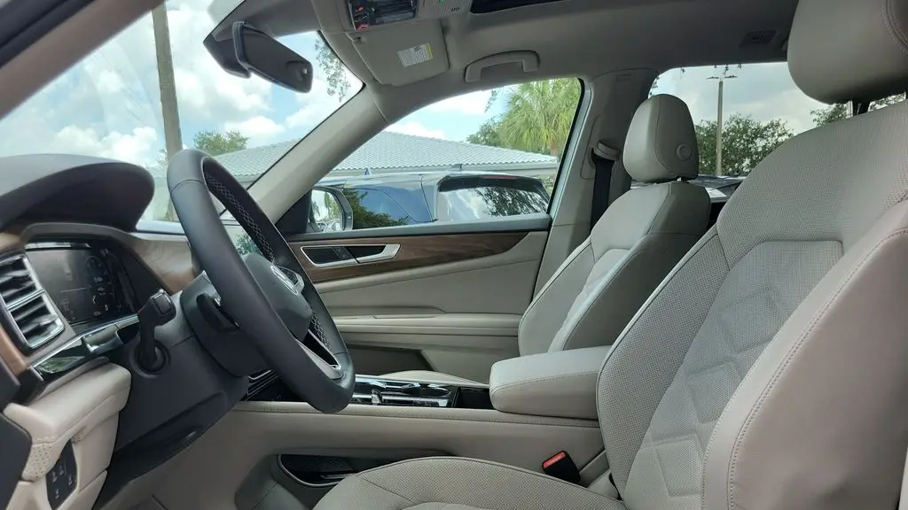 2024 Volkswagen Atlas SE