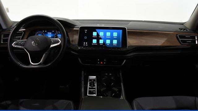 2025 Volkswagen Atlas SE
