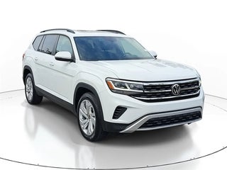 2023 Volkswagen Atlas with Pure White Exterior