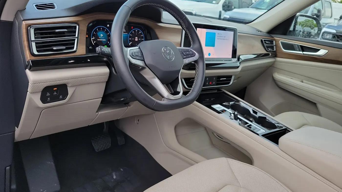 2025 Volkswagen Atlas SE