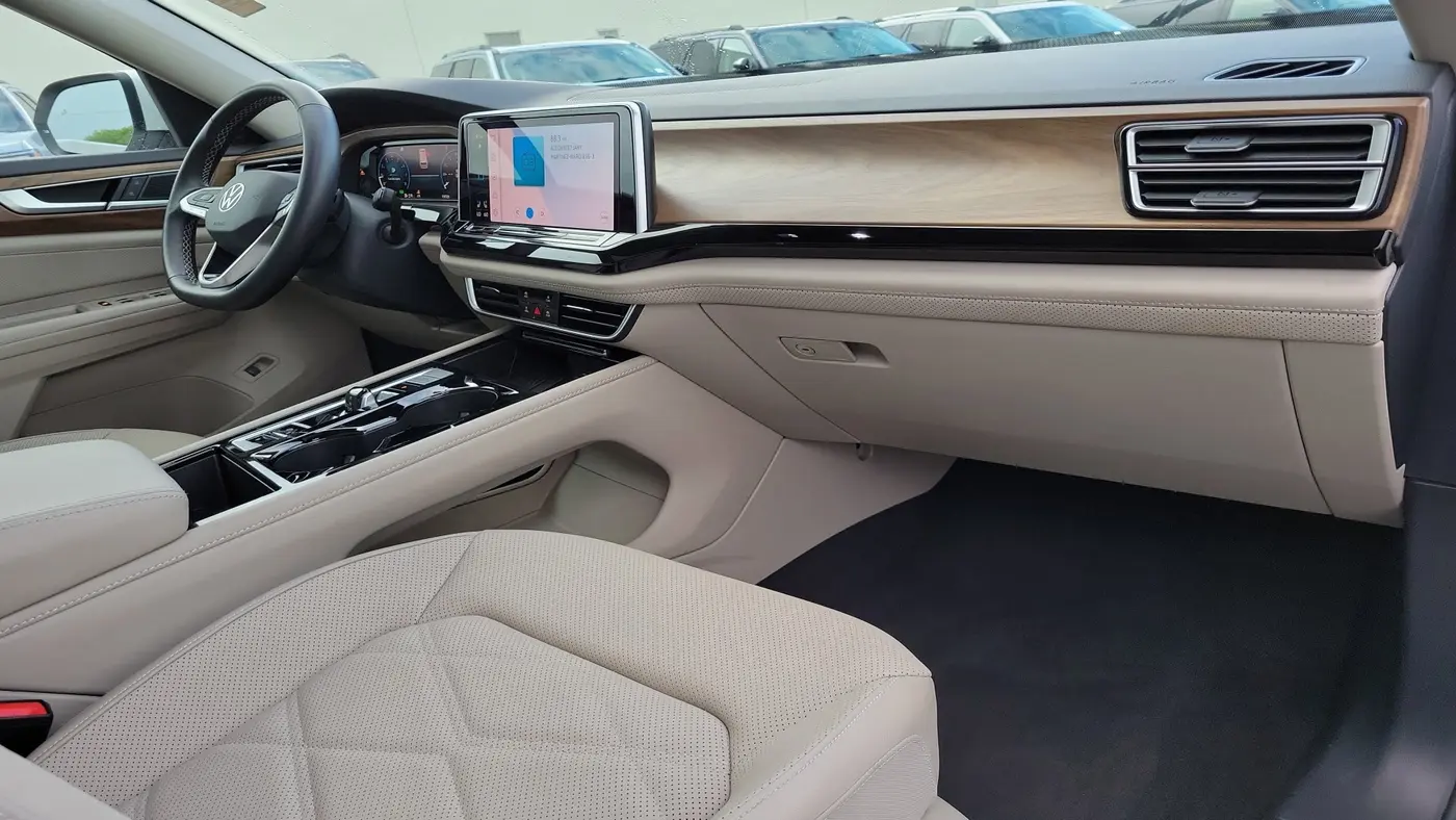 2025 Volkswagen Atlas SE