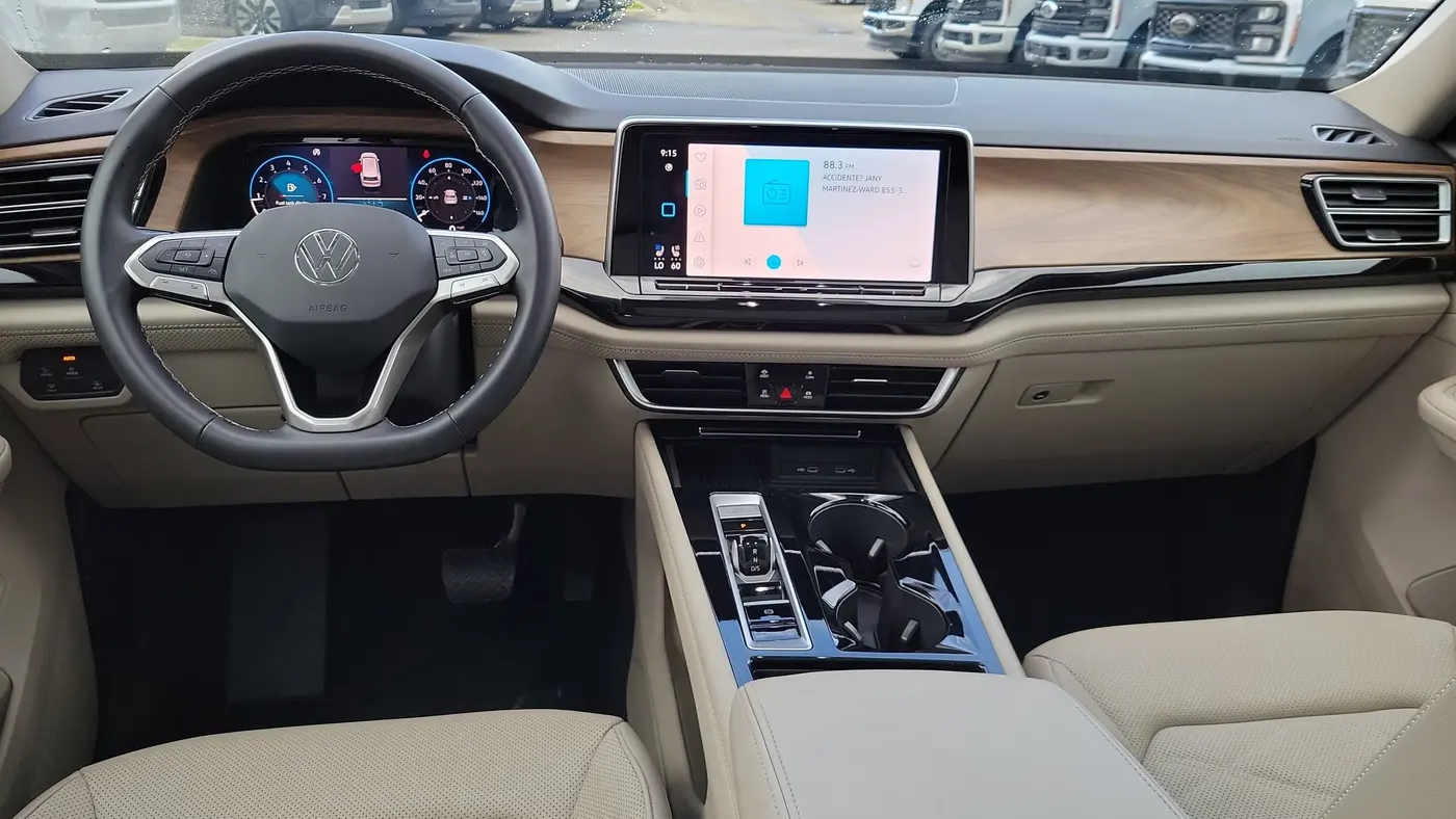 2025 Volkswagen Atlas SE