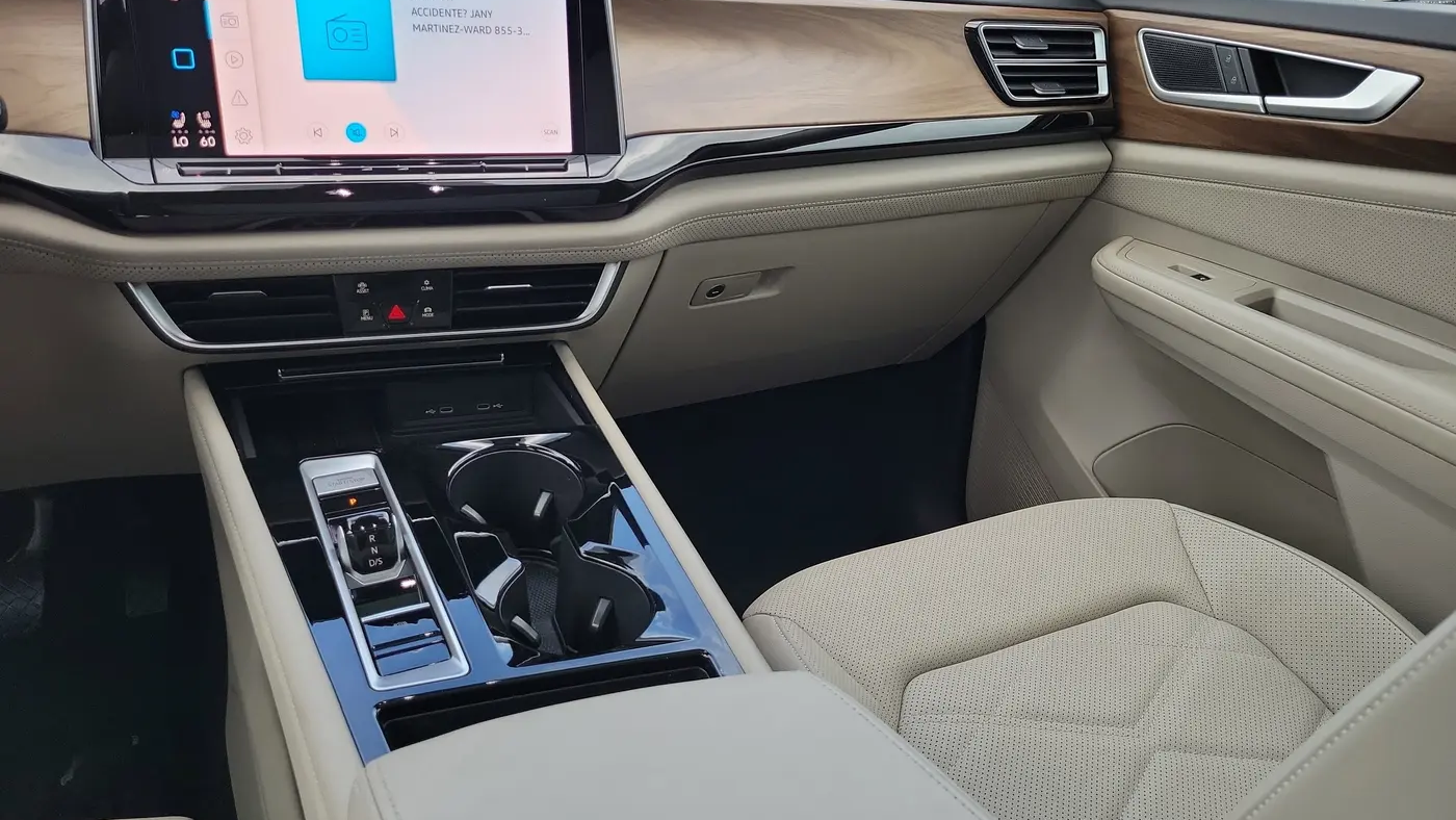 2025 Volkswagen Atlas SE