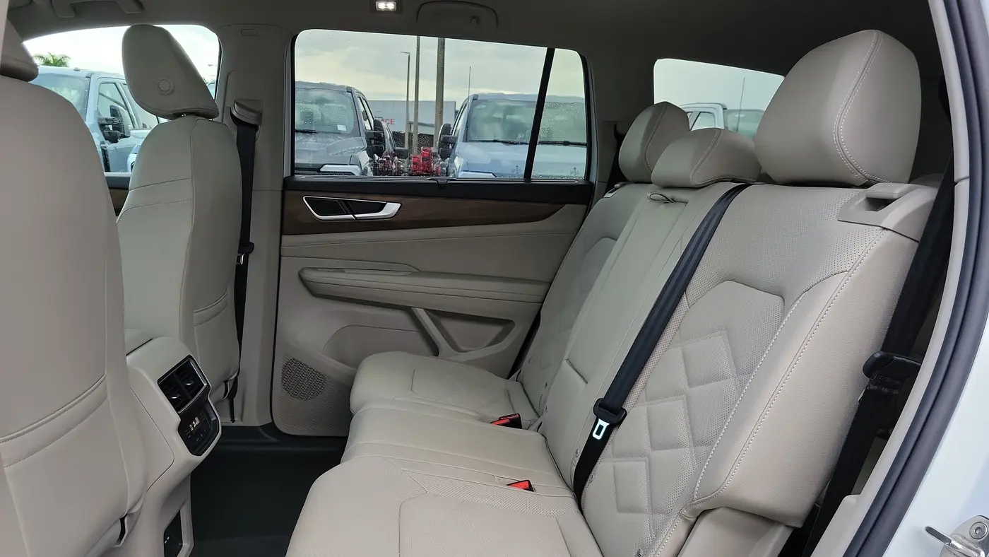 2025 Volkswagen Atlas SE