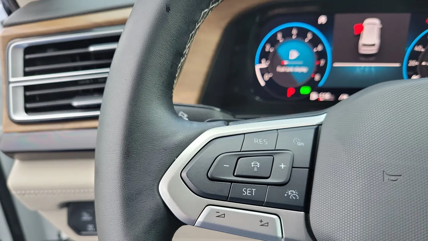 2025 Volkswagen Atlas SE