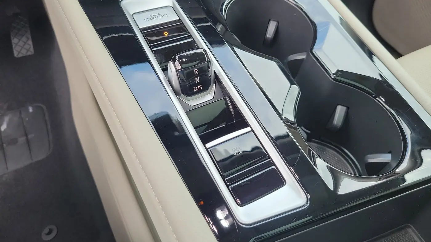 2025 Volkswagen Atlas SE