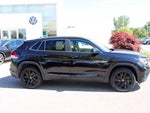 2023 Atlas Cross Sport Thumbnail 2
