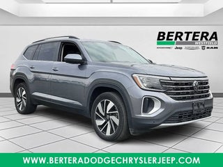 2024 Volkswagen Atlas with Platinum Gray Metallic Exterior