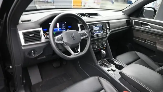 2022 Volkswagen Atlas Cross Sport SE 4Motion