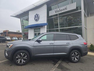 2025 Volkswagen Atlas with Platinum Gray Metallic Exterior