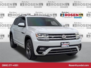2019 Volkswagen Atlas with Pure White Exterior
