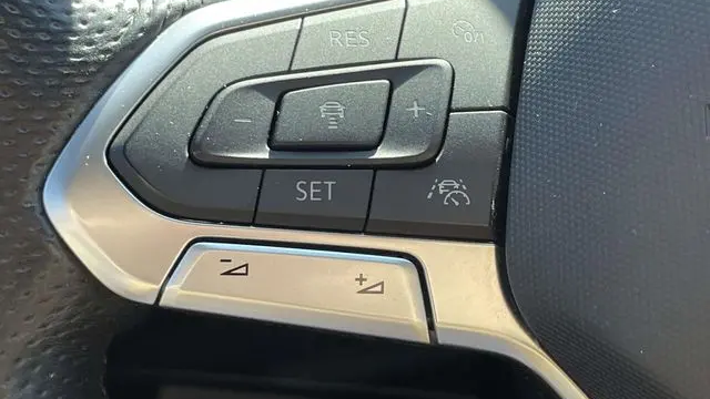 2022 Volkswagen Atlas Cross Sport V6 SEL R-Line 4Motion