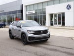 2023 Atlas Cross Sport Thumbnail 1