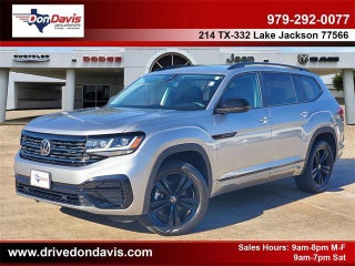 2023 Volkswagen Atlas with Pyrite Silver Metallic Exterior