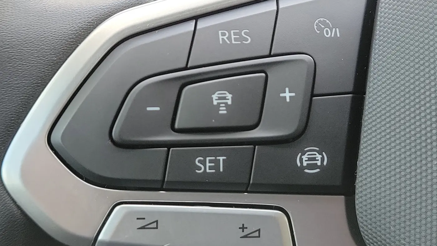 2023 Volkswagen Atlas Cross Sport SE