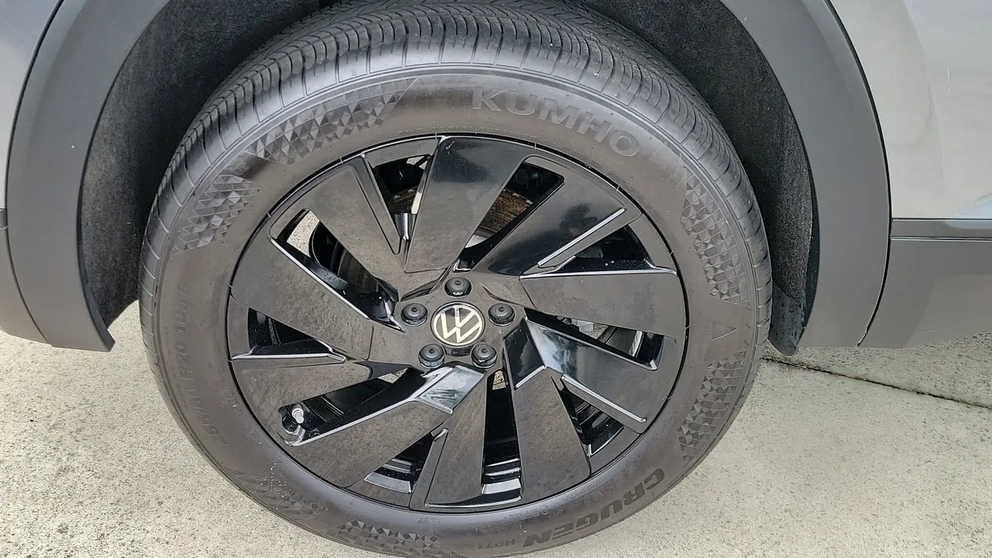 2025 Volkswagen Atlas Cross Sport SE