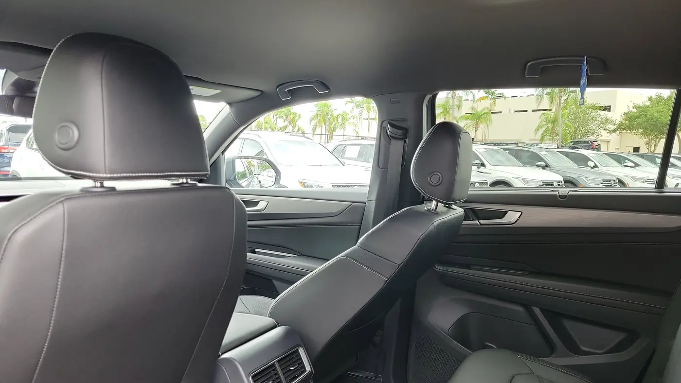 2025 Volkswagen Atlas Cross Sport SE