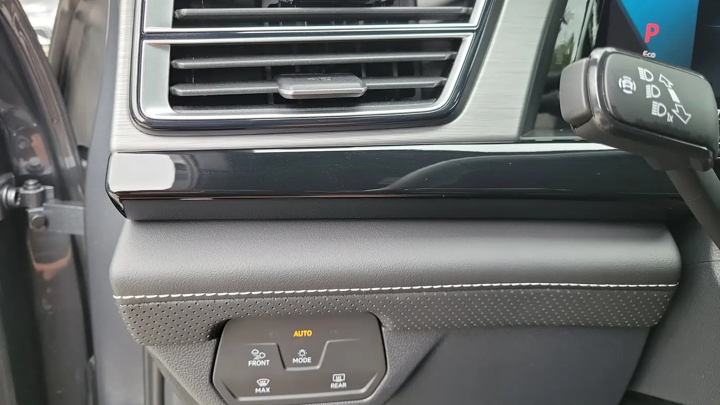 2025 Volkswagen Atlas Cross Sport SE