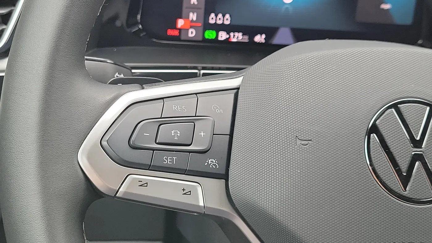2025 Volkswagen Atlas Cross Sport SE