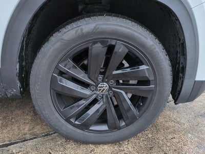 Photo of a 2022 Volkswagen Atlas Cross Sport V6 SE 4DR SUV W/Technology for sale