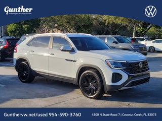 2025 Volkswagen Atlas Cross Sport with Pure White Exterior