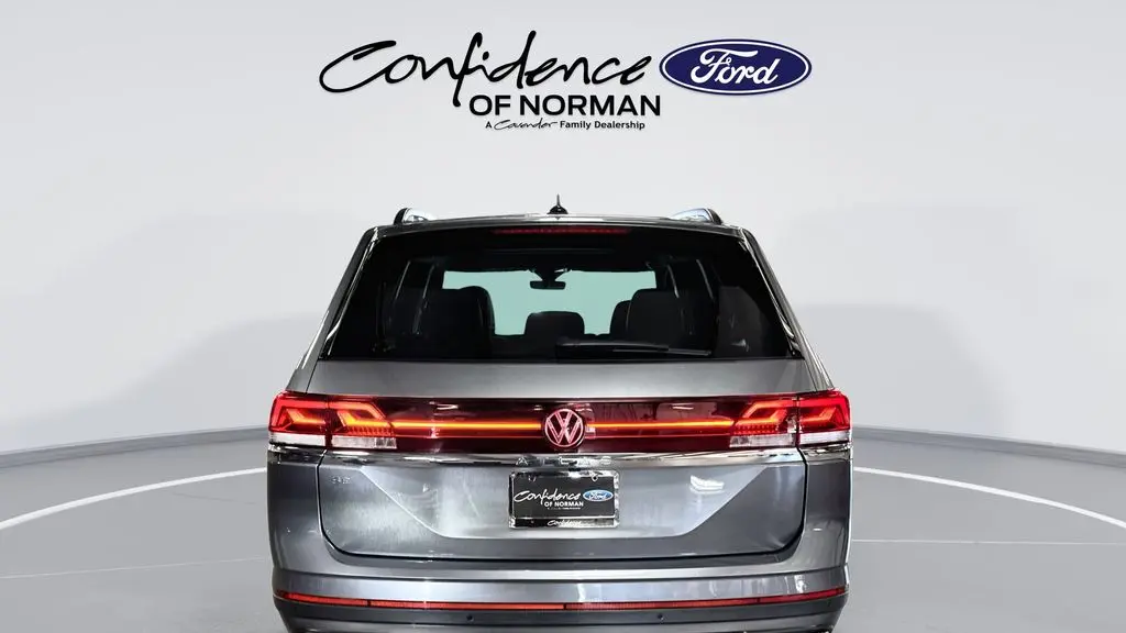 2025 Volkswagen Atlas SE
