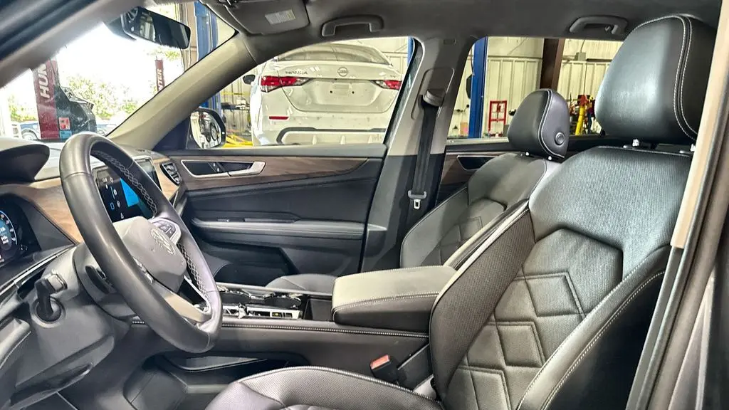 2025 Volkswagen Atlas SE