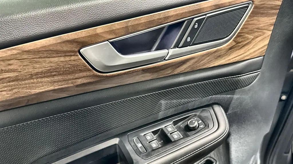 2025 Volkswagen Atlas SE