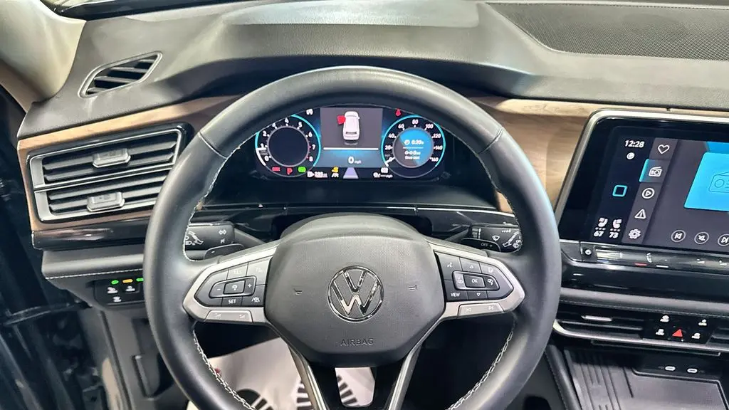 2025 Volkswagen Atlas SE