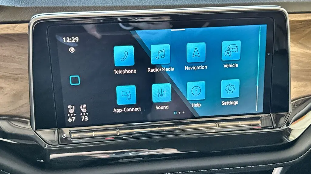 2025 Volkswagen Atlas SE