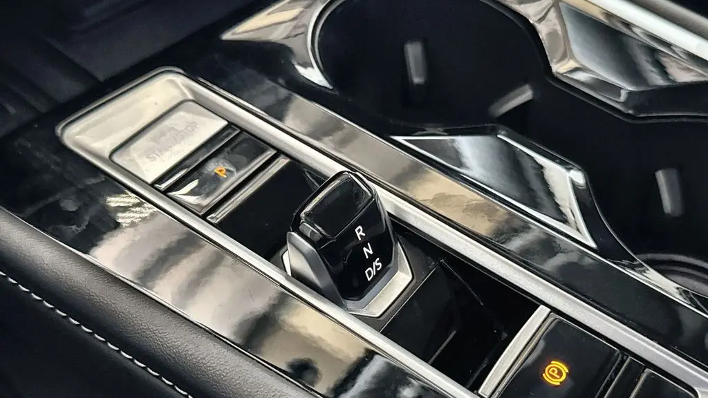 2025 Volkswagen Atlas SE