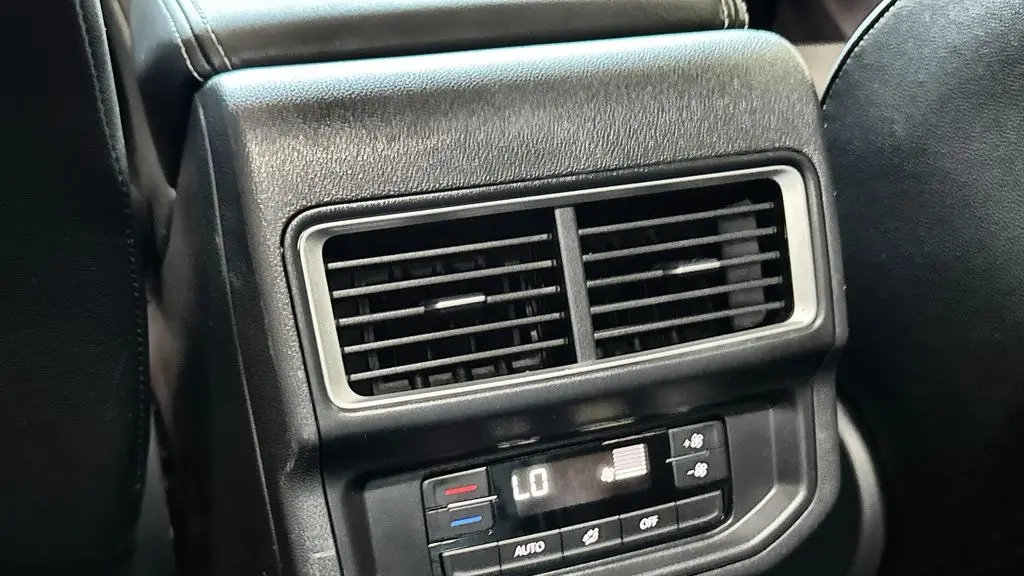 2025 Volkswagen Atlas SE