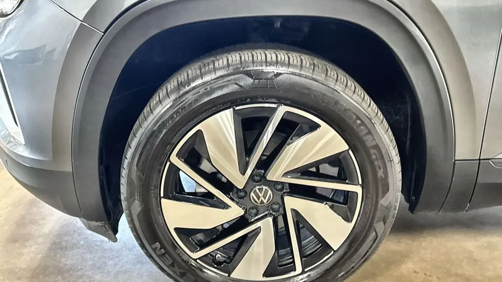 2025 Volkswagen Atlas SE