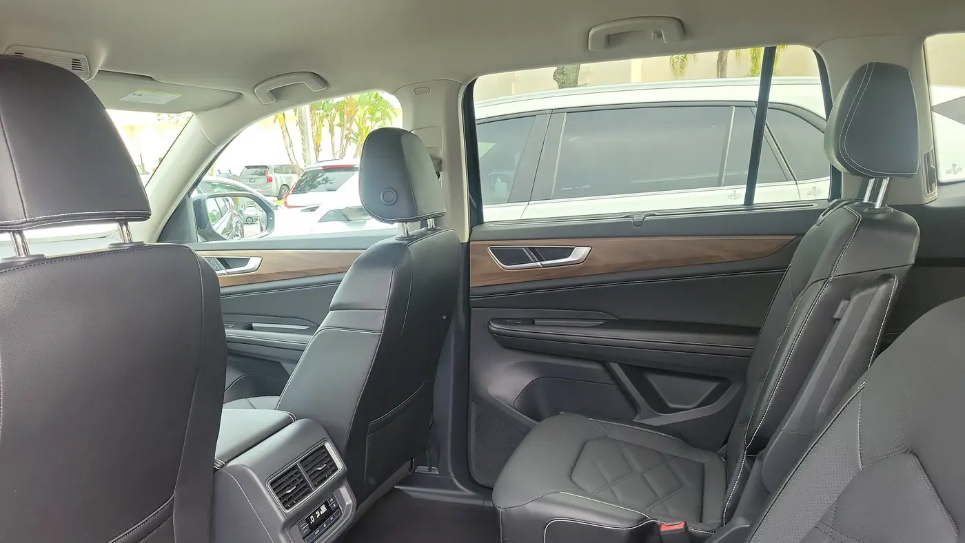 2024 Volkswagen Atlas SE