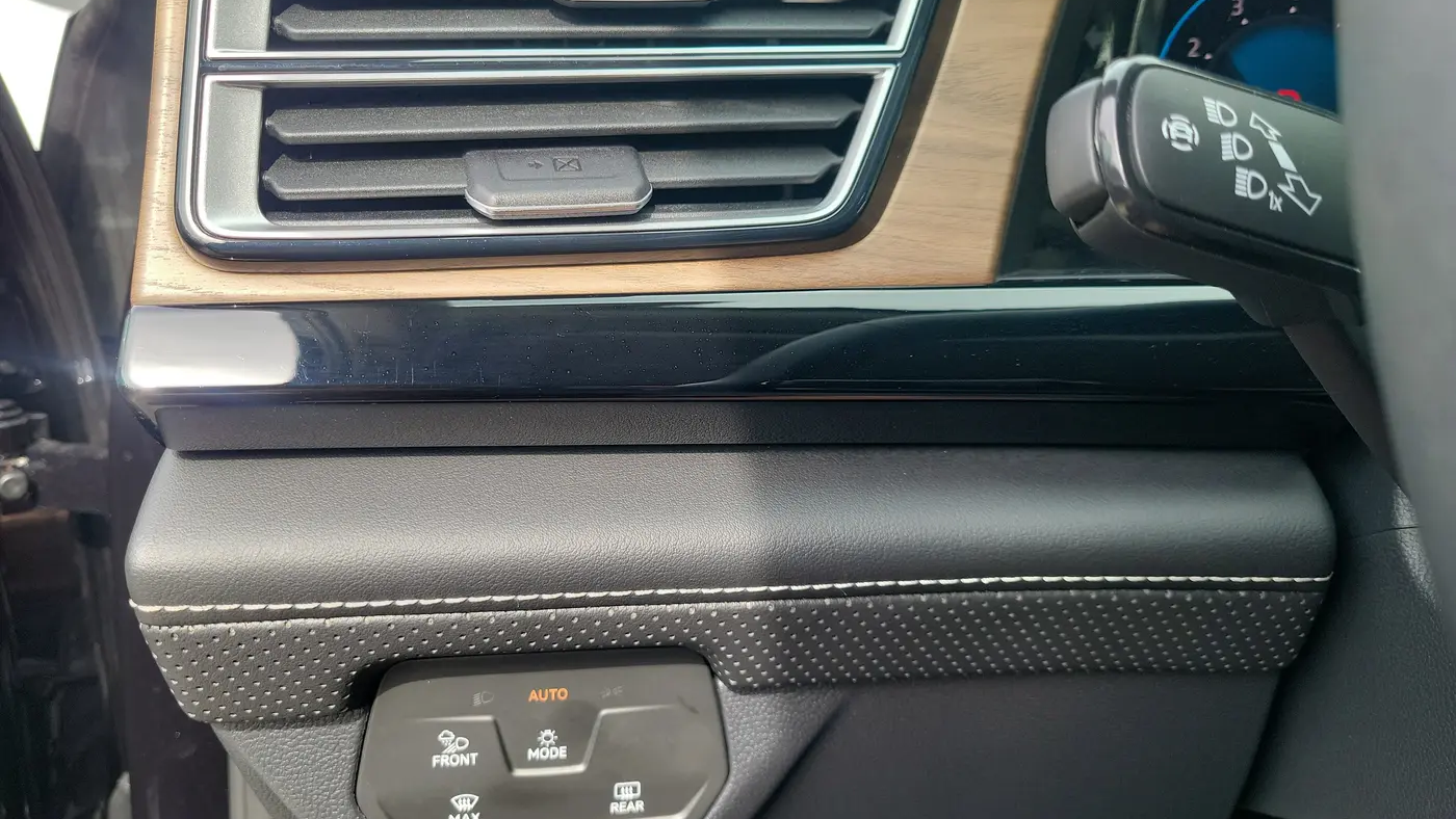 2024 Volkswagen Atlas SE