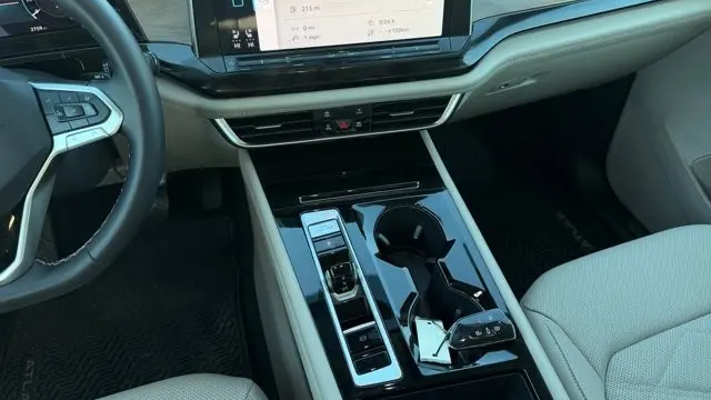 2024 Volkswagen Atlas SE