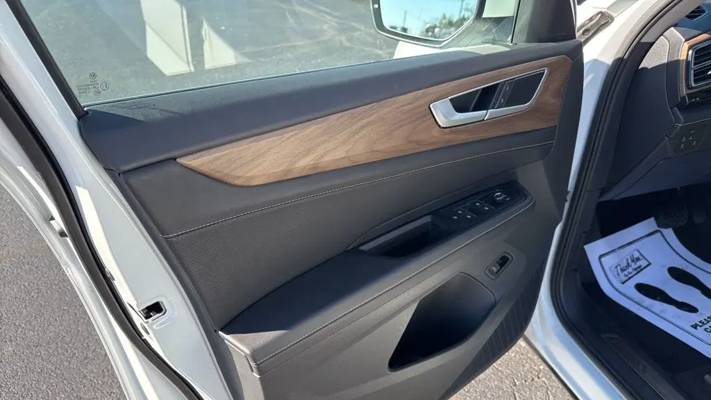2025 Volkswagen Atlas SE