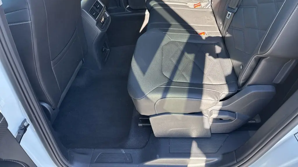 2025 Volkswagen Atlas SE