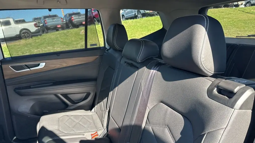 2025 Volkswagen Atlas SE