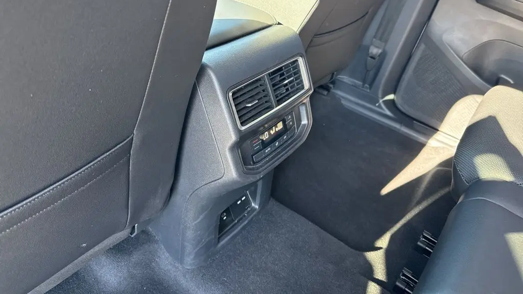 2025 Volkswagen Atlas SE