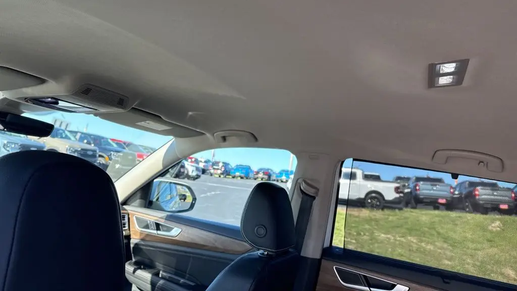2025 Volkswagen Atlas SE